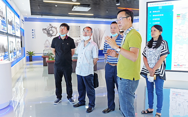 重庆市北碚区一行领导对今年会科技总部进行参观调研