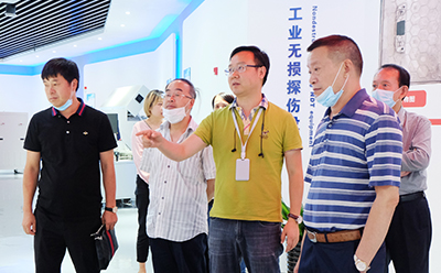 重庆市北碚区一行领导对今年会科技总部进行参观调研